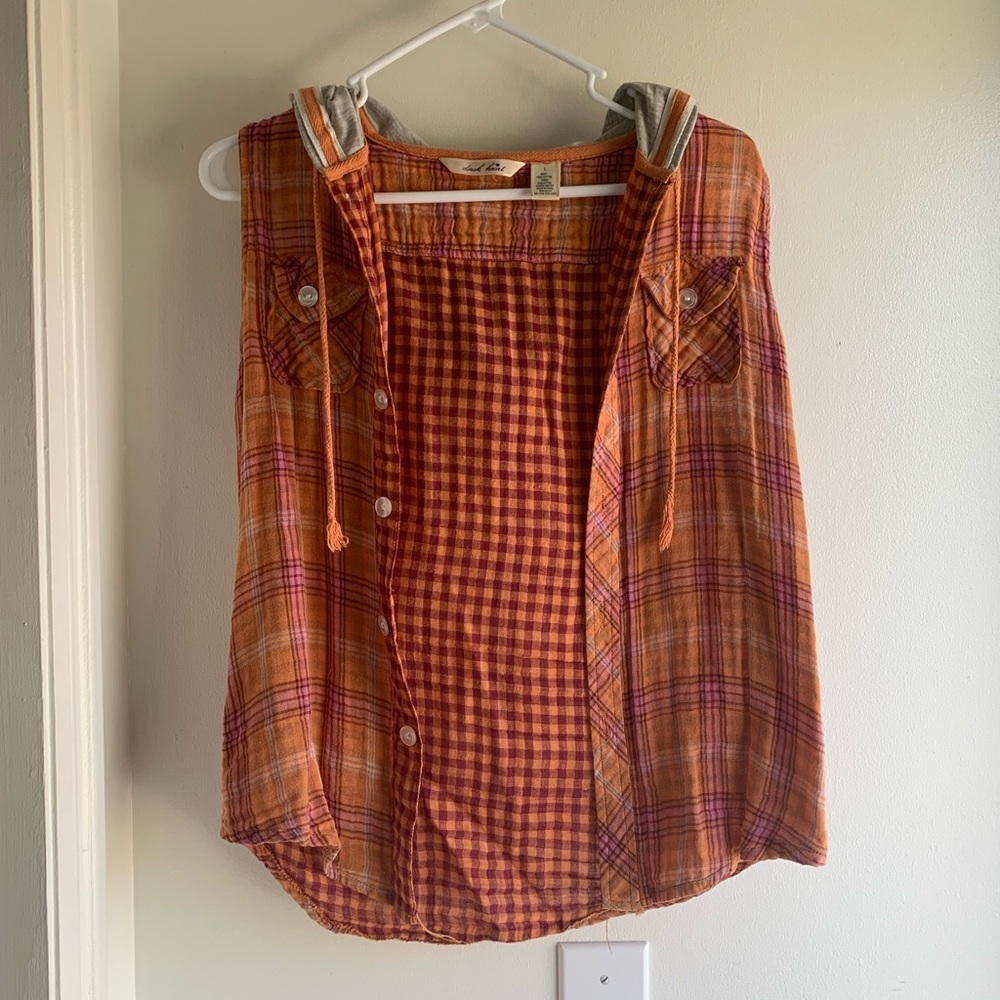 Sleeveless plaid hooded top